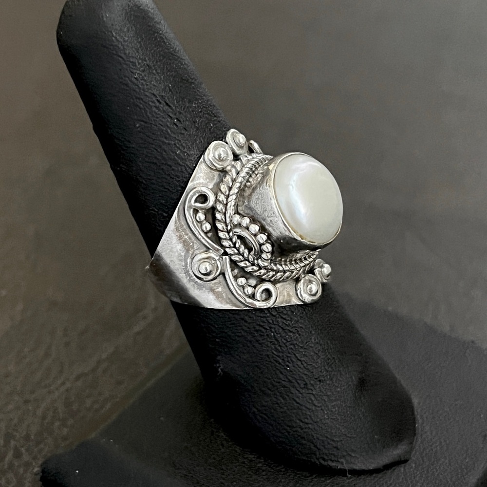 Vintage sterling silver genuine pearl statement ring Size 7.25 - Picture 2 of 12